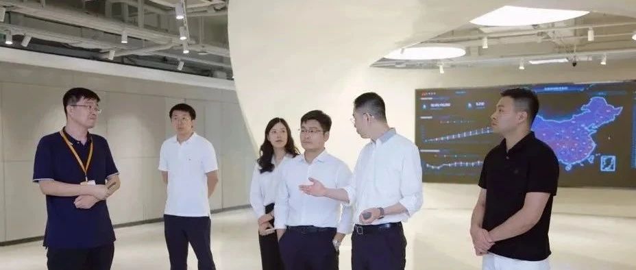 江苏无锡经济开发区治理委员会生长中心主任狄荟琛一行到918博天堂科技旅行交流